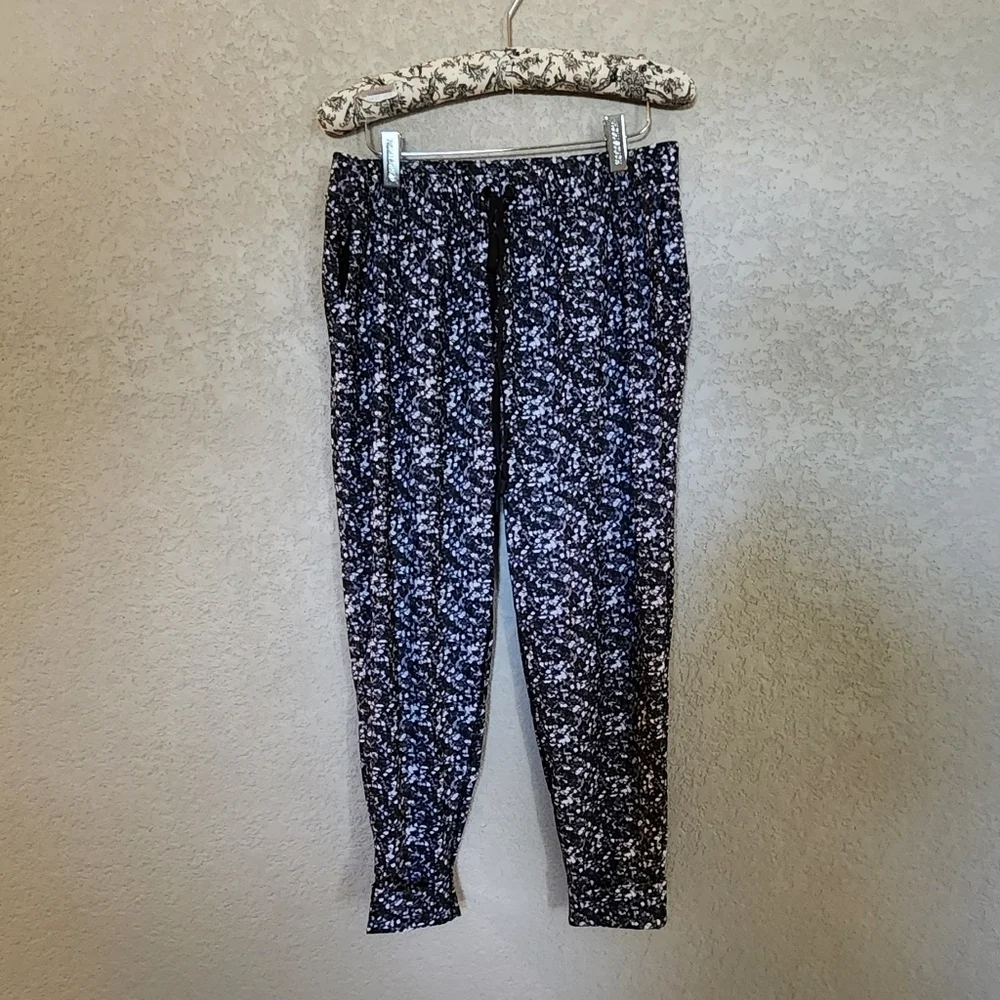 Lululemon Jet crop shimmy simmer  joggers size Small